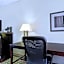 La Quinta Inn & Suites by Wyndham Maingate Fort Jackson