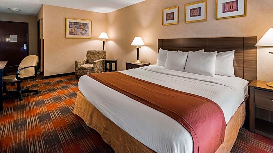 Photo 1 of 7 of 1 King Bed, Mobility Accessible, Roll in Shower