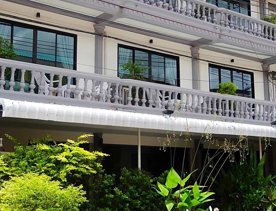 THE BEACH CHA AM Residence