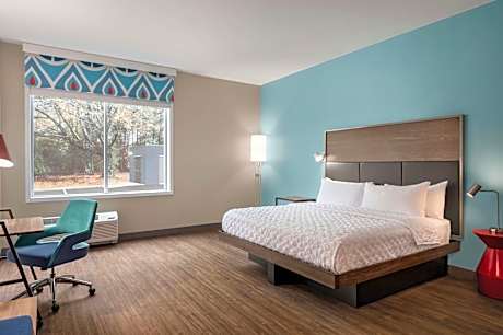 King Room with Accessible Tub - Mobility Access