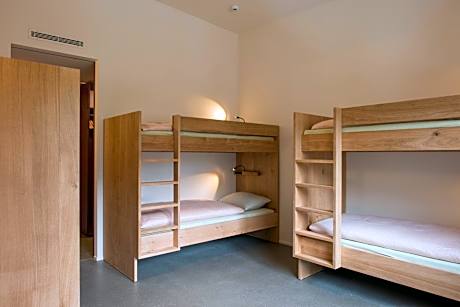 Bed in 6-Bed Mixed Dormitory Room - incl. Spa Access