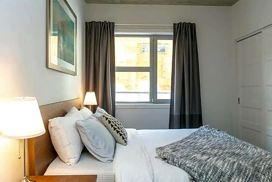 Rozenhaus Montreal Hotel