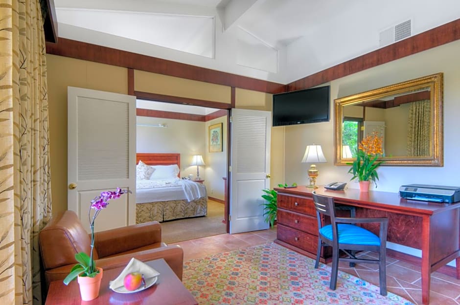 Dinah's Garden Hotel