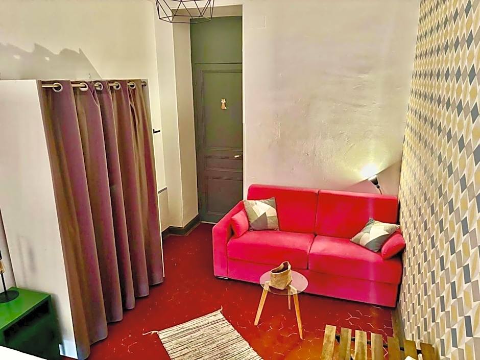 GARE 5 minutes GARIBALDI RÉPUBLIQUE chambre PRIVEE non FUMEUR pour voyageurs CALMES TRAM au pied de l'immeuble