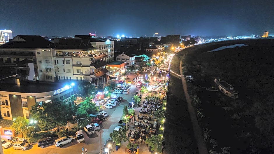 Seasons Riverside Hotel