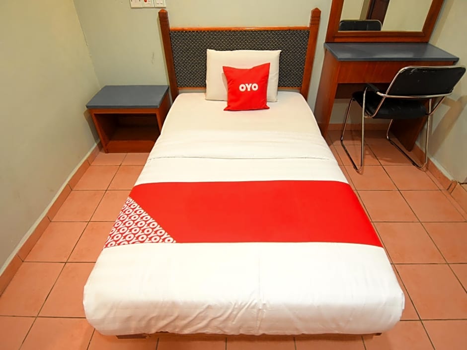 OYO 89642 Highway Inn