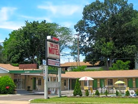 Twi-Lite motel