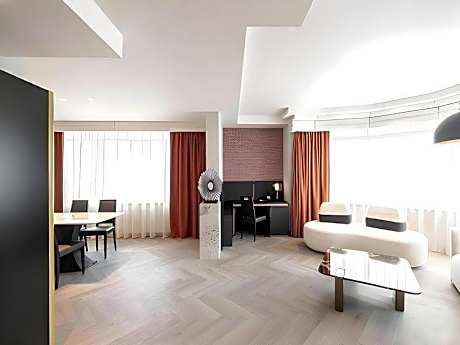 Deluxe Suite Double