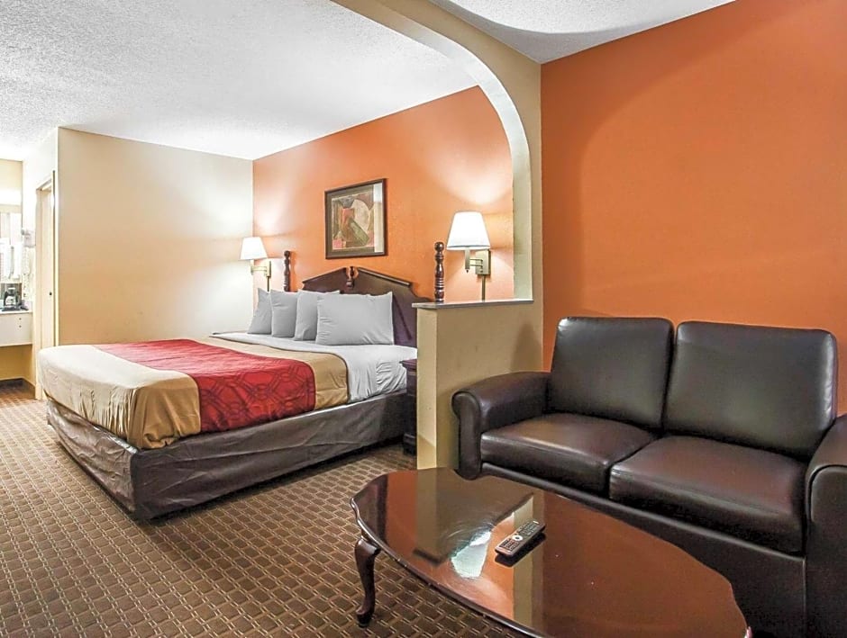 Econo Lodge Inn & Suites Tuscaloosa I-20
