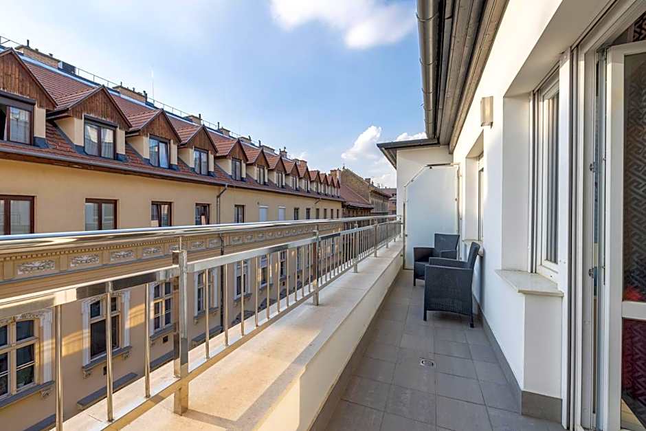 Silver Crown Hotel & Residence, Palace Quarter