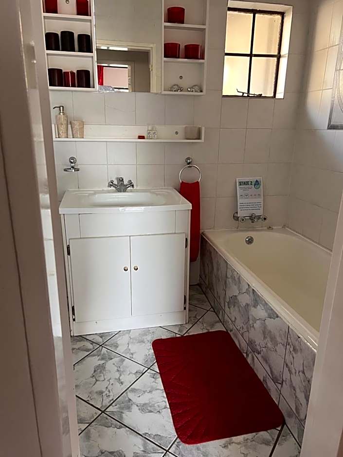 2 Op Terblanche Guesthouse