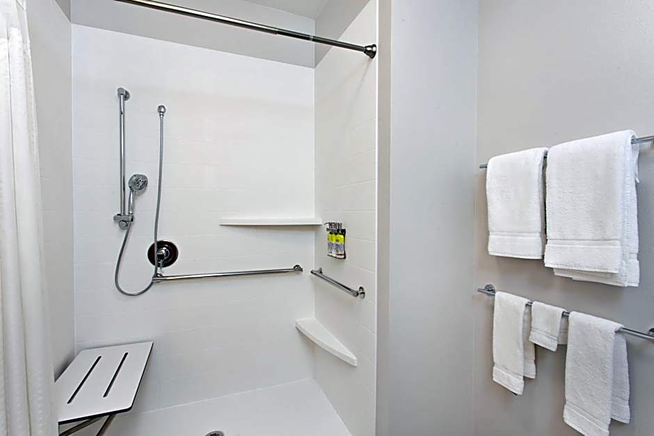 Holiday Inn Express and Suites Moses Lake By IHG