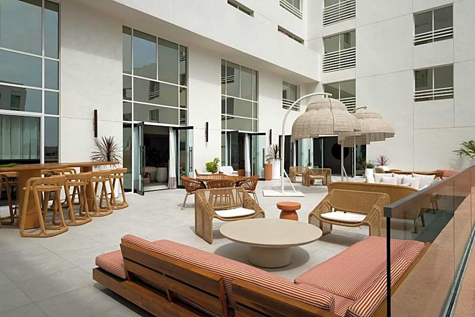 Sandbourne Santa Monica, Autograph Collection