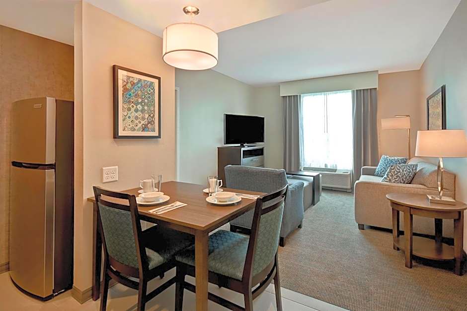 Homewood Suites by Hilton Orlando at FLAMINGO CROSSINGS Town Center