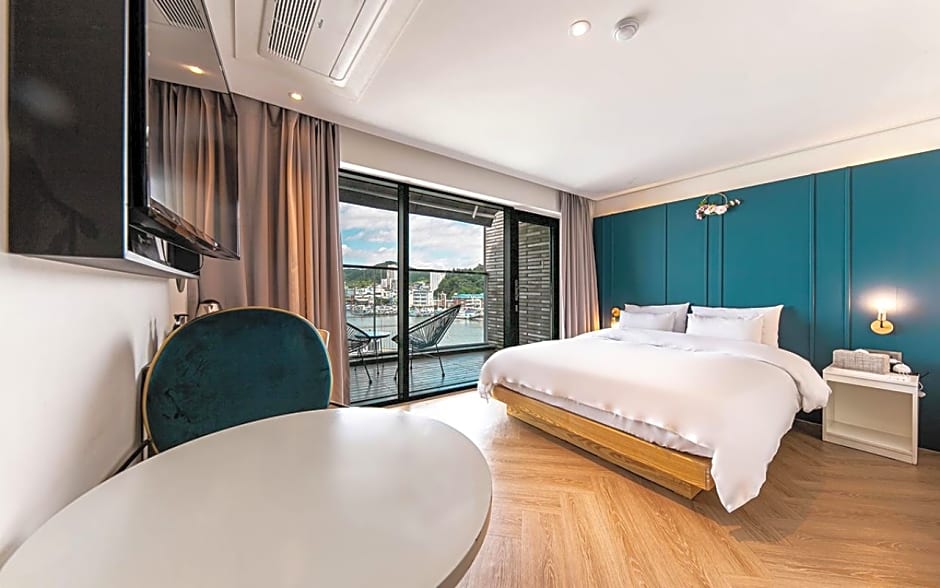 Tongyeong Hangnam Brown Dot