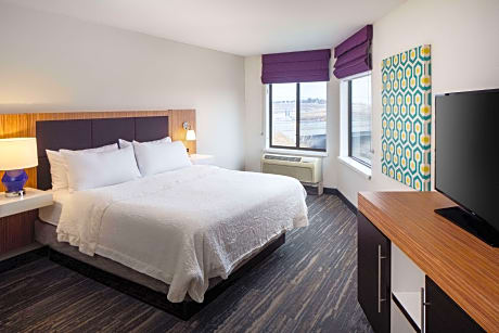 1 King Microwv/Fridge/Wet Bar Studio Suite Ns