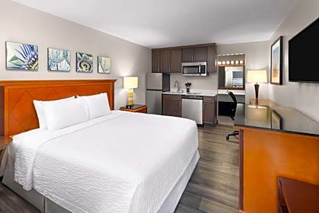 Deluxe King Room - Non-Smoking