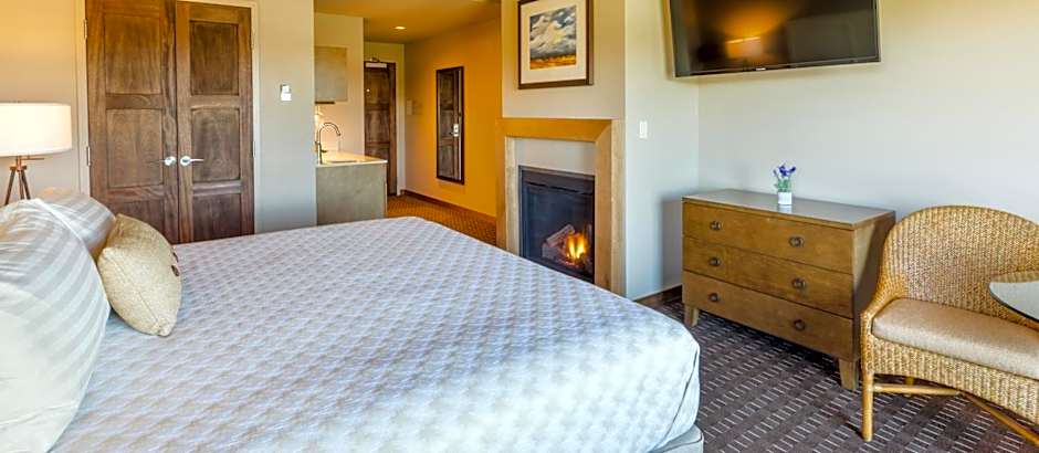 Photo 1 of 9 of Standard 1 King Bed