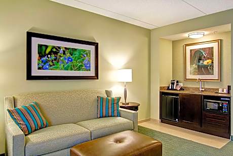 1 Kng Suite Mobility/Hearing Access Ri Shwr