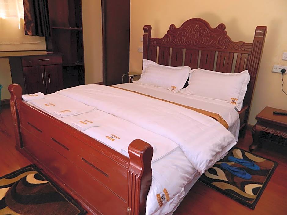 Lalanasi Lodge & Tented Camp