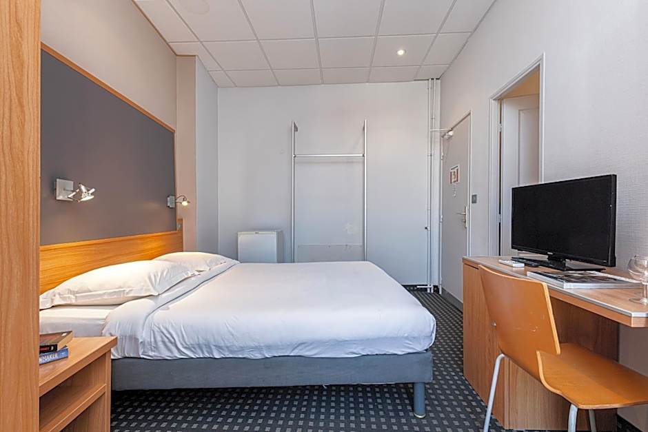 Modern Waikiki Hotel