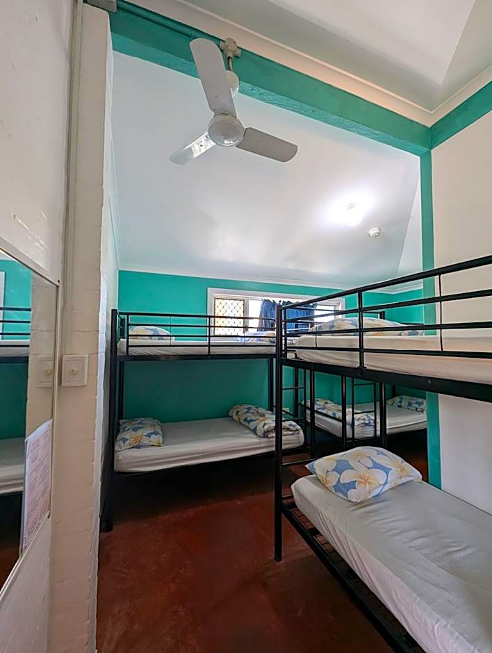 Ozzie Pozzie Backpackers