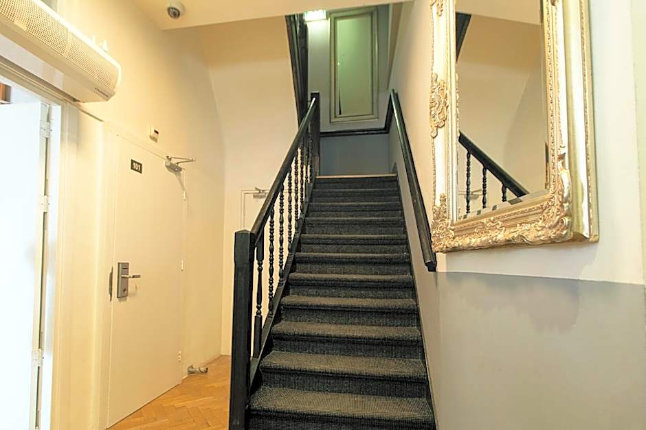 Quentin Arrive Hotel