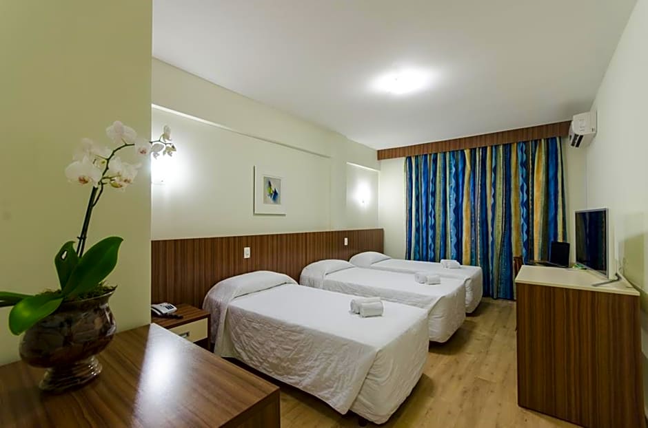 Zdjęcie 1 z 2 — Standard 1 Double Bed and 1 Twin Bed