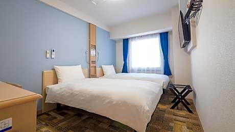 Twin Room - Electric cigaret only