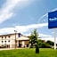 Travelodge by Wyndham Clinton Valley West Court