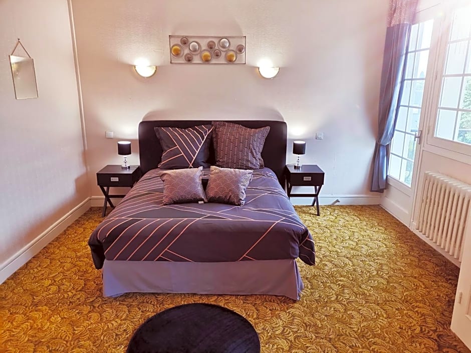 Aux Portes du Château