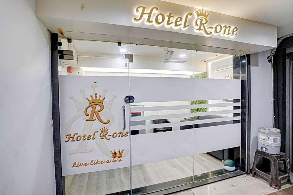 OYO Hotel R-one