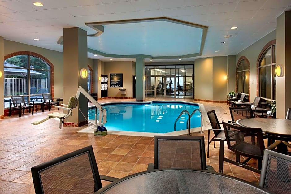 Embassy Suites by Hilton Dulles Airport