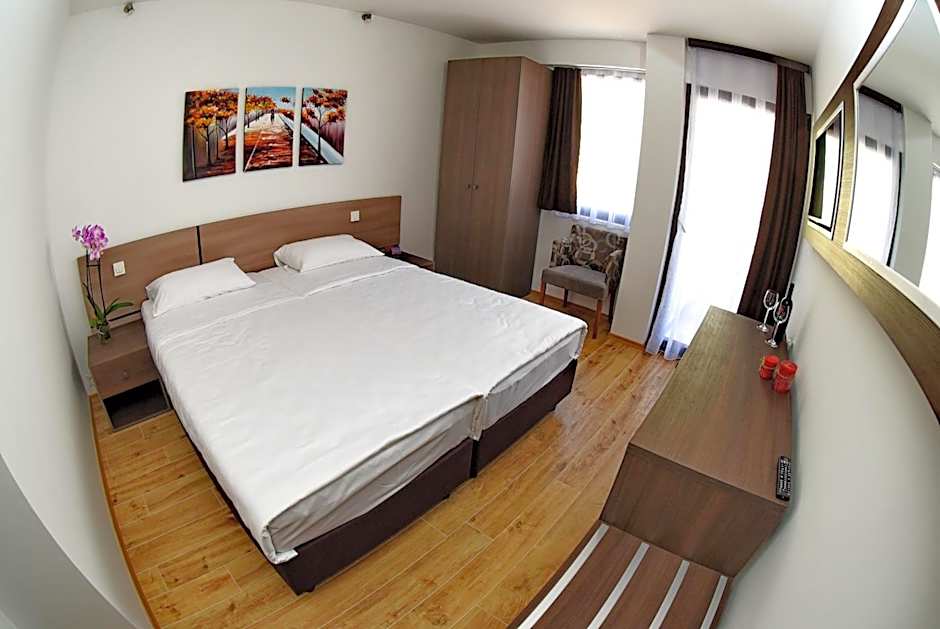 Photo 1 of 4 of 2 Beds, Balcony