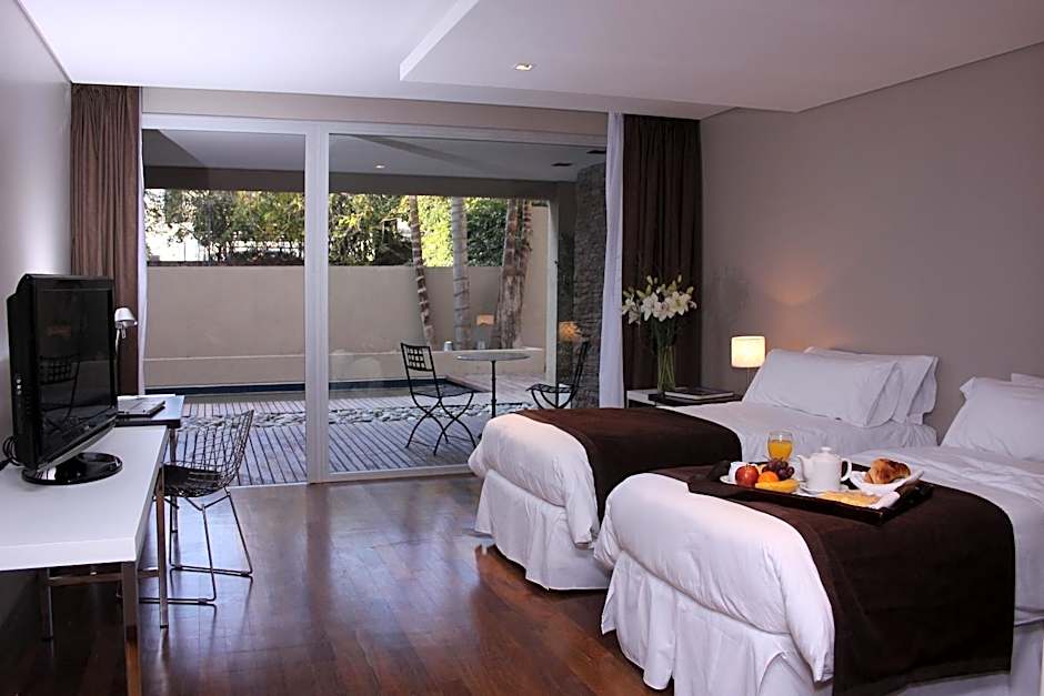 San Isidro Plaza Hotel