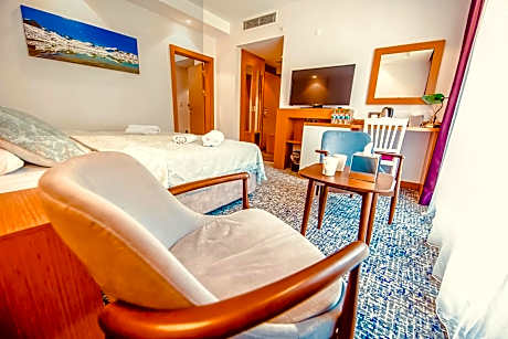 Family Room with Mountain View