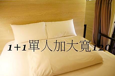 Single Bed in Mixed Dormitory Room