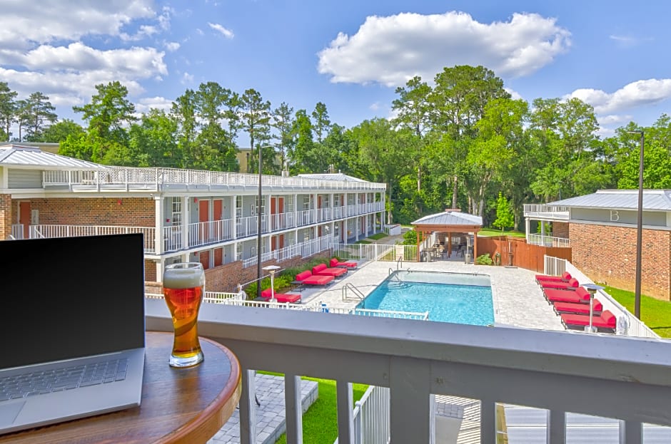Seven Hills Suites