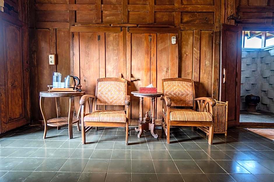 Tembi - Historical Home