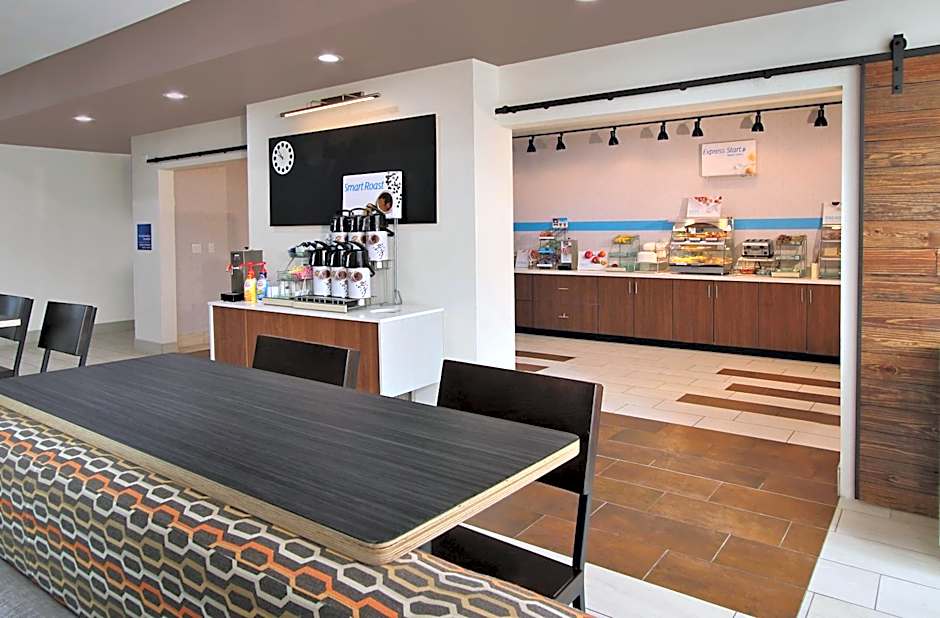 Holiday Inn Express & Suites Brookshire - Katy Freeway By IHG