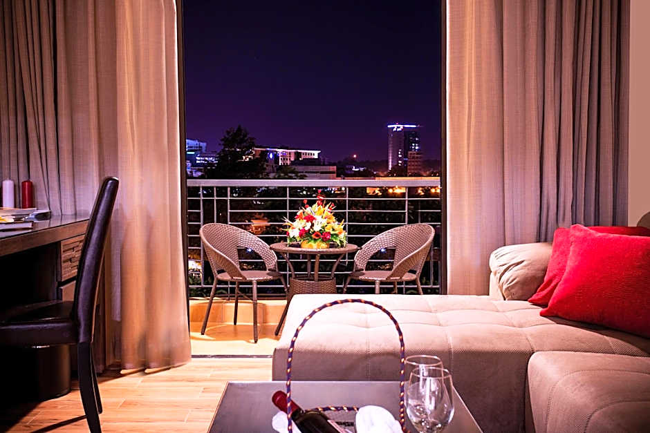Bidwood Suite Hotel, Opposite Sarit Centre