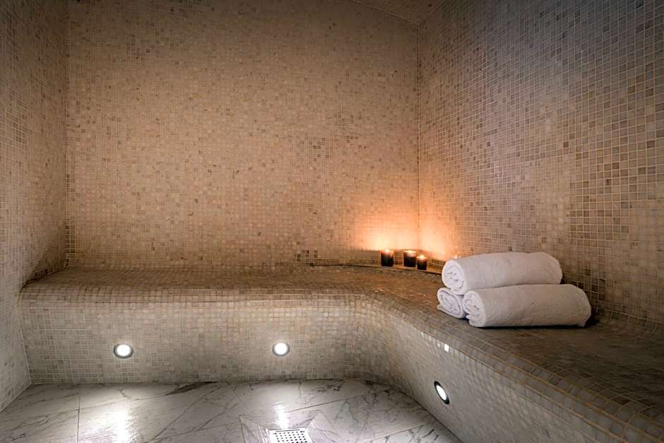 Le Louis Versailles Château Hotel-MGallery