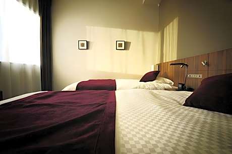 Deluxe Twin Room (2 Adults) - Non-Smoking