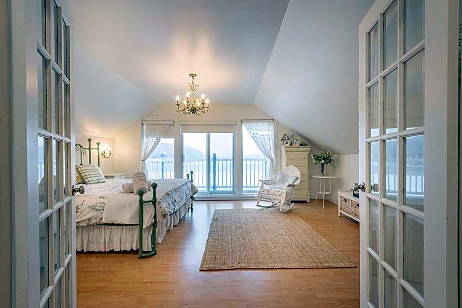 Breathtaking Lake View With Spa Chalet 360