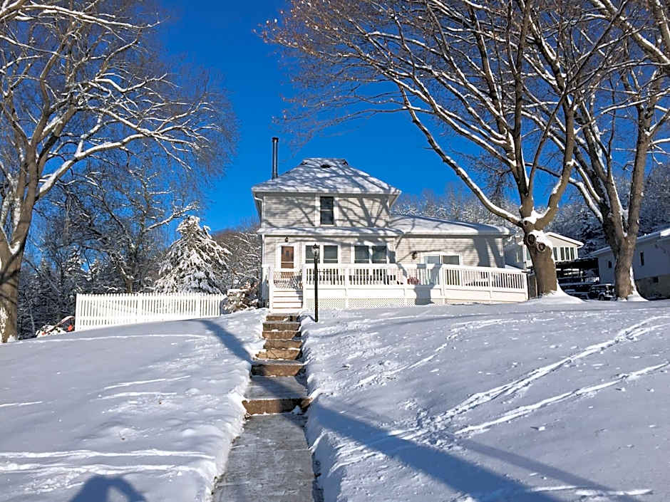 Little Bluff Inn