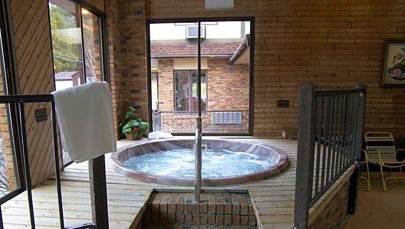 Bavarian Haus Lakefront Inn