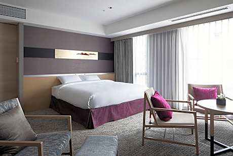 Deluxe Corner King Room - Non-Smoking