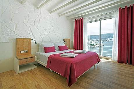 Standard Seaview With balcony - single use