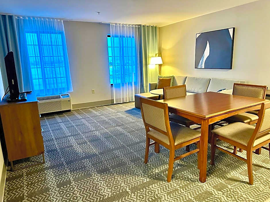Staybridge Suites Milwaukee West-Oconomowoc By IHG