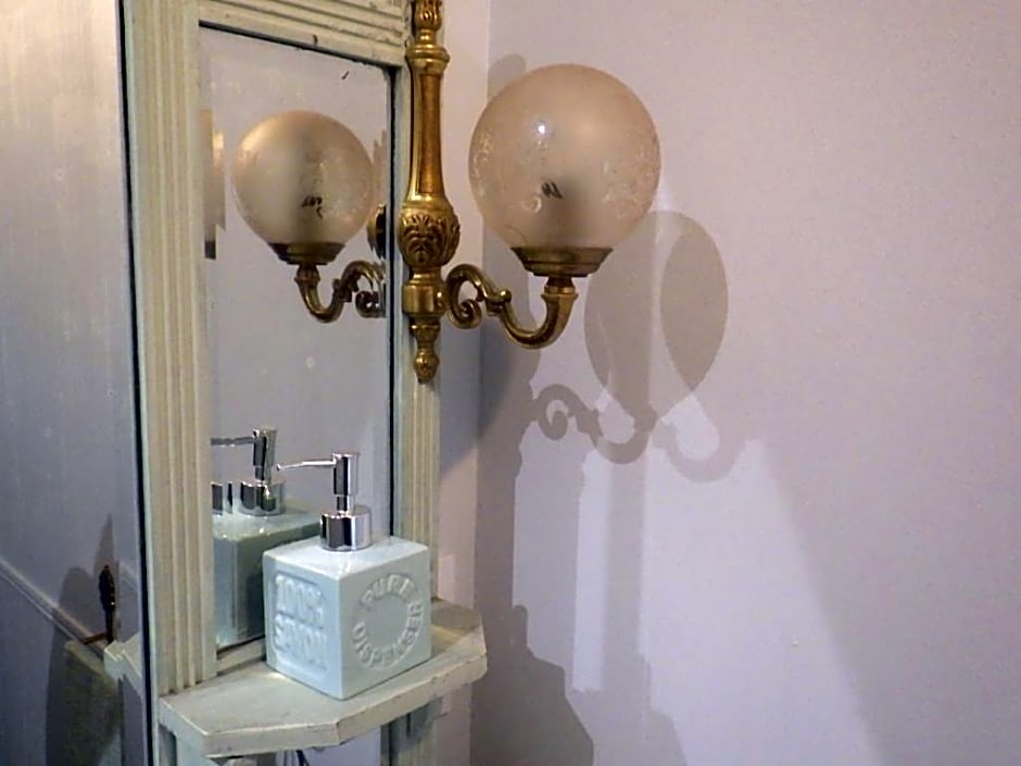 Castel De La Comtesse – Blois, KY